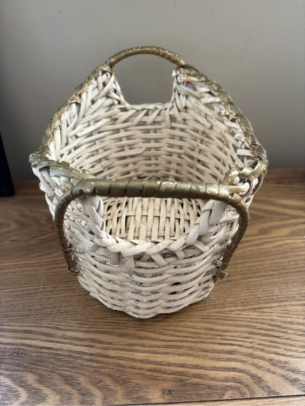 Vintage Handwoven Oval White Basket Gold Trim 12”x9”